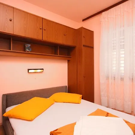Apartment 5072b *
